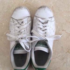 Adidas Stan Smith tennis shoes